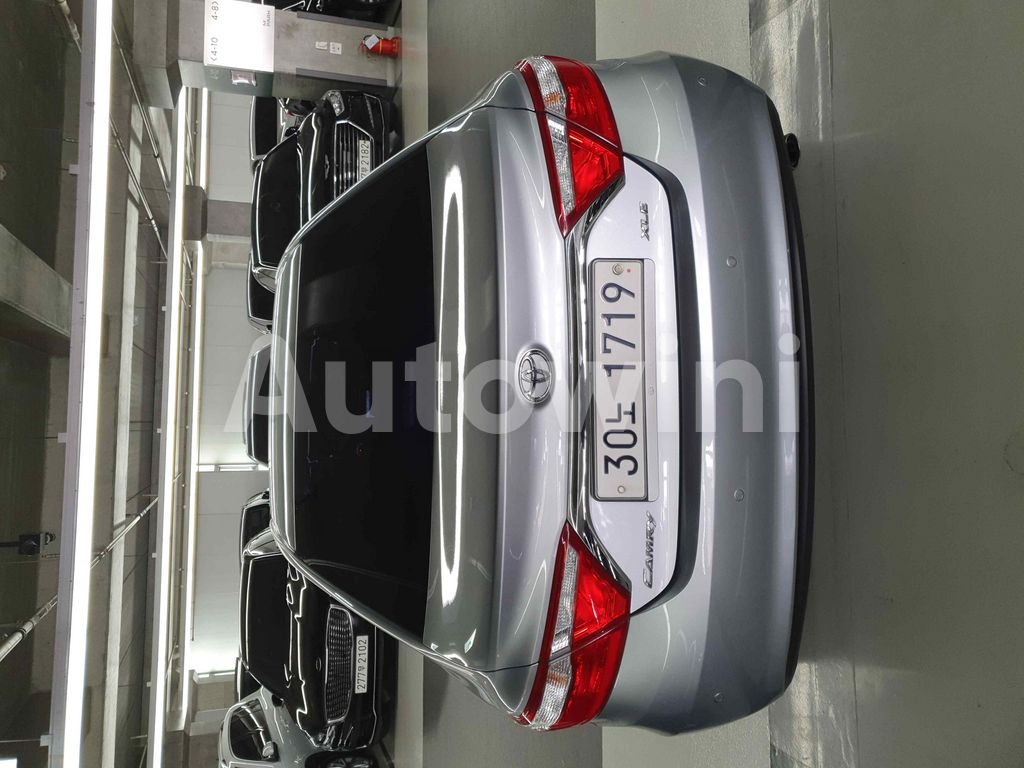 2015 TOYOTA  CAMRY XLE - 35