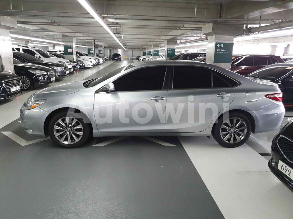 2015 TOYOTA  CAMRY XLE - 36