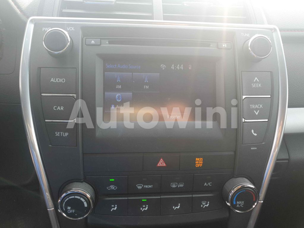 2016 TOYOTA  CAMRY SE - 16