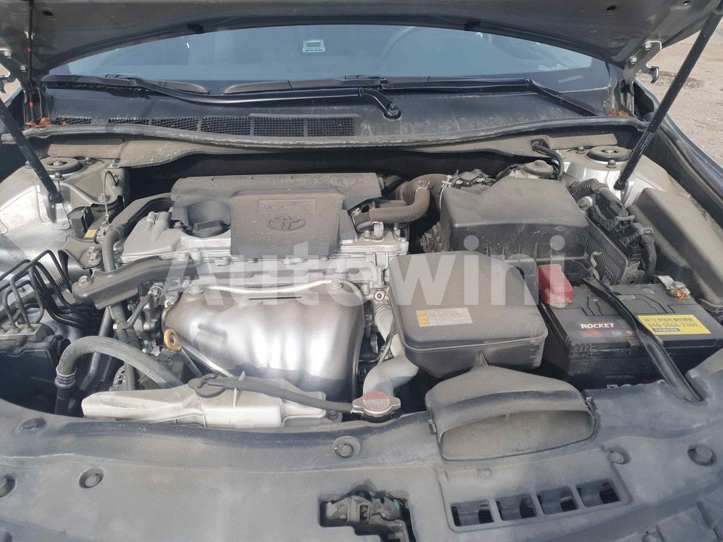 2016 TOYOTA  CAMRY SE - 21