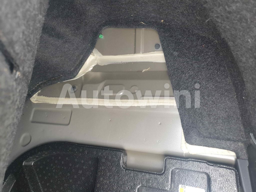 2016 TOYOTA  CAMRY SE - 25