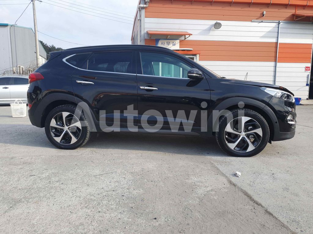 KMHJ581ADFU222363   ?RE-CARVED VIN NUMBER  BUYERS NEED TO CHECK IF RE-CARVED VIN NUMBERS ARE ALLOWED IN THEIR COUNTRY TO AVOID CUSTOMS ISSUES BEFORE BOOKING. 2015 HYUNDAI  TUCSON TUCSON TL 4*4 AUTO PARKING PANORAMIC-4