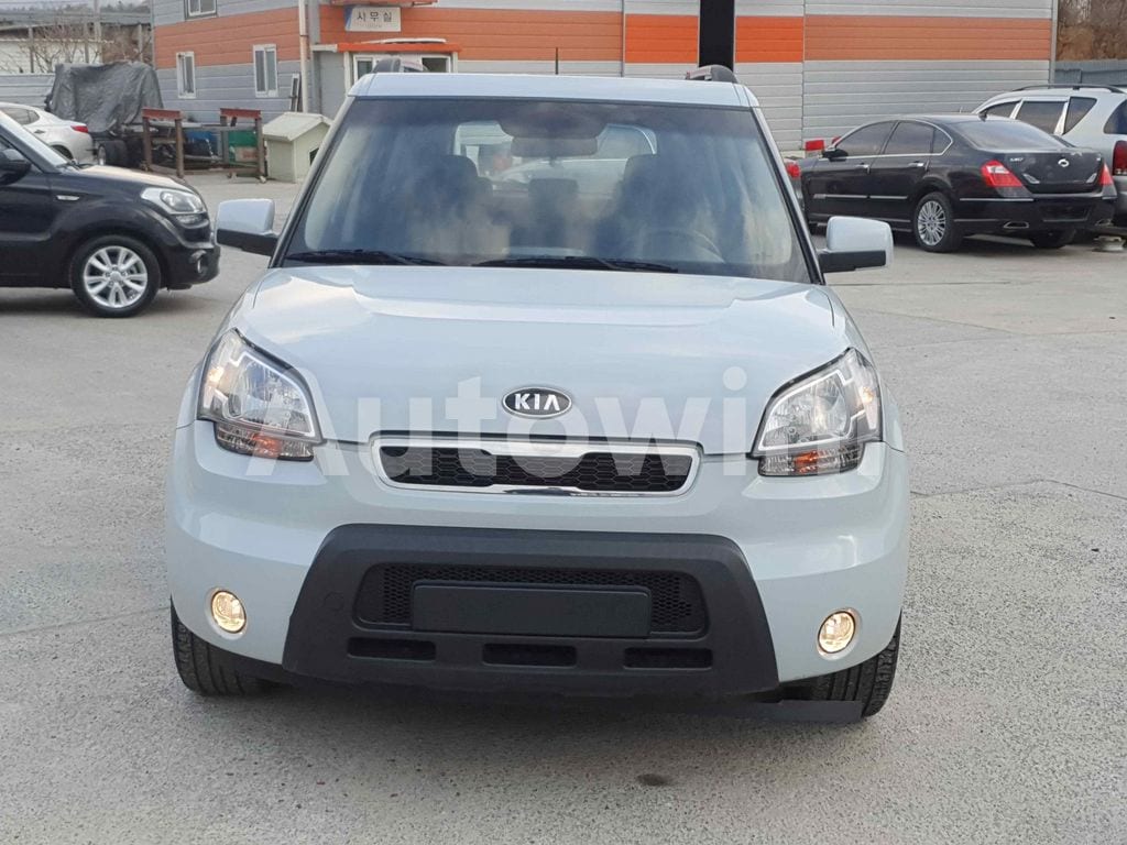 KNAJT814AB7226850   ?RE-CARVED VIN NUMBER  BUYERS NEED TO CHECK IF RE-CARVED VIN NUMBERS ARE ALLOWED IN THEIR COUNTRY TO AVOID CUSTOMS ISSUES BEFORE BOOKING. 2011 KIA SOUL STICK-1