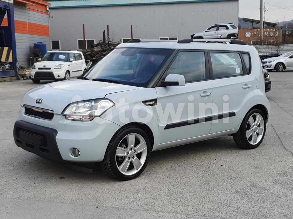 KNAJT814AB7226850   ?RE-CARVED VIN NUMBER  BUYERS NEED TO CHECK IF RE-CARVED VIN NUMBERS ARE ALLOWED IN THEIR COUNTRY TO AVOID CUSTOMS ISSUES BEFORE BOOKING. 2011 KIA SOUL STICK-2