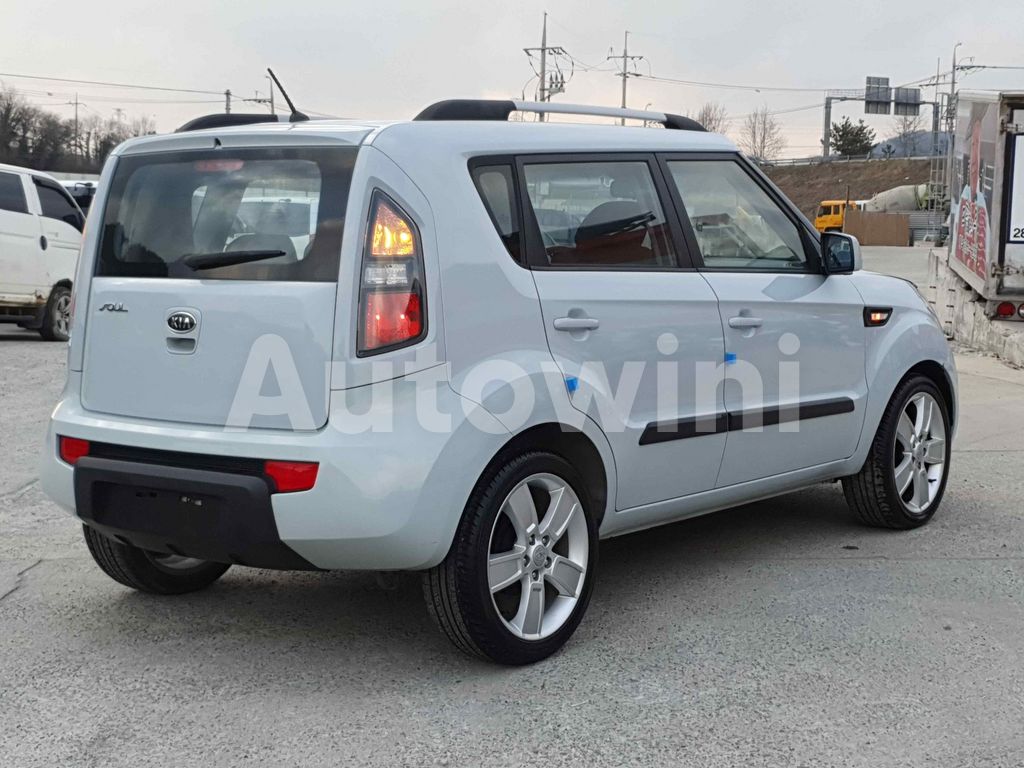 KNAJT814AB7226850   ?RE-CARVED VIN NUMBER  BUYERS NEED TO CHECK IF RE-CARVED VIN NUMBERS ARE ALLOWED IN THEIR COUNTRY TO AVOID CUSTOMS ISSUES BEFORE BOOKING. 2011 KIA SOUL STICK-4